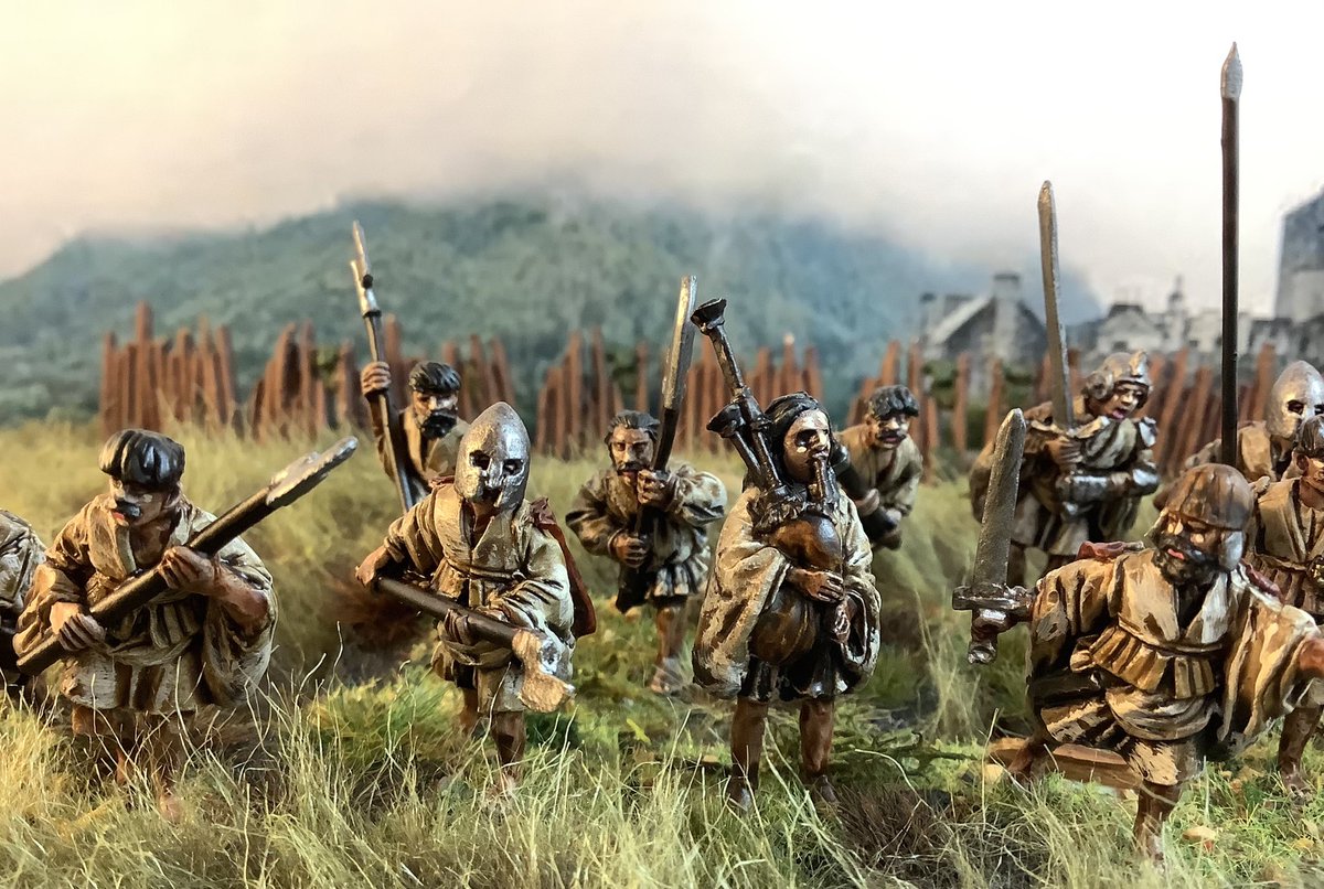Oldwargamer's tweet photo. Unarmoured #Irish #Kerns with big two-handed axes to give your day a lift. These are for our #WorldWarRoses games.
#waroftheroses #WOTR #medieval #medievalminiatures #PerryMiniatures #Lancastrian https://t.co/x5p6tM75y9