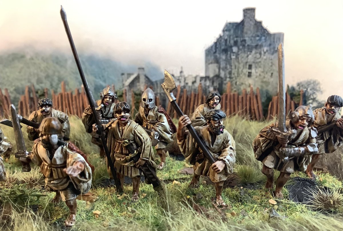 Oldwargamer's tweet photo. Unarmoured #Irish #Kerns with big two-handed axes to give your day a lift. These are for our #WorldWarRoses games.
#waroftheroses #WOTR #medieval #medievalminiatures #PerryMiniatures #Lancastrian https://t.co/x5p6tM75y9