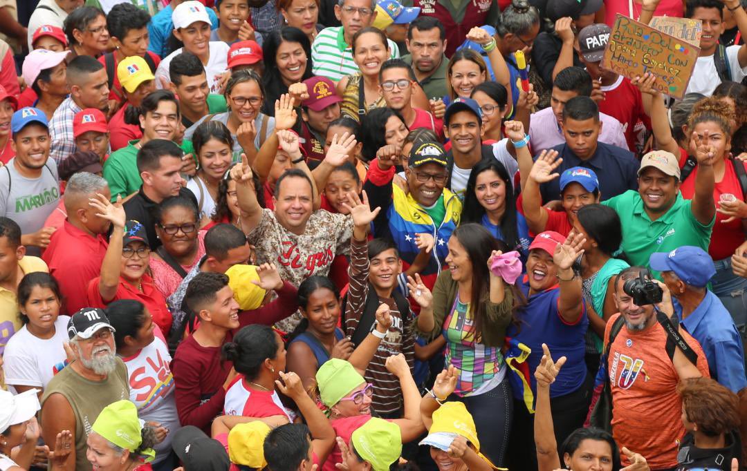 Toda una vida de lucha, siempre fuerte, combatiente, leal, un maestro ejemplar, un gran Robinsoniano y verdadero Bolivariano ¡Honor y Gloria profe Aristóbulo! ¡Gracias por todas sus enseñanzas!