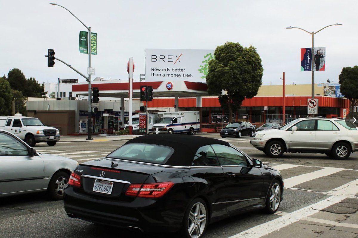 7/ Choosing locations With so many options, it's important to do "market rides" (a "from-the-ground" POV)A well-known Brex billboard is “Money Tree”. This ad space was long devalued b/c a tree obstructed it. A market ride found it had the opportunity for a clever creative.