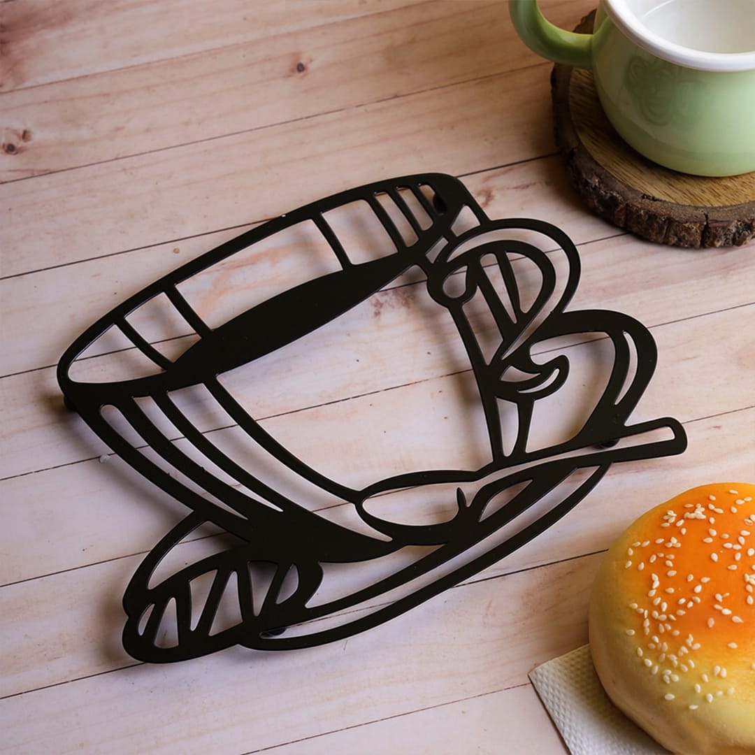 avintageaffair_'s tweet image. Place and display your hot dishes in style with this tea cup-shaped and themed trivet/hot plate stand. It doesn’t just lighten up your dining table, it also protects it from burns!

Shop at: avintageaffair.in/collections/ne…

#AVintageAffair #trivetdesign #coffeetheme #coffeelove #trivet