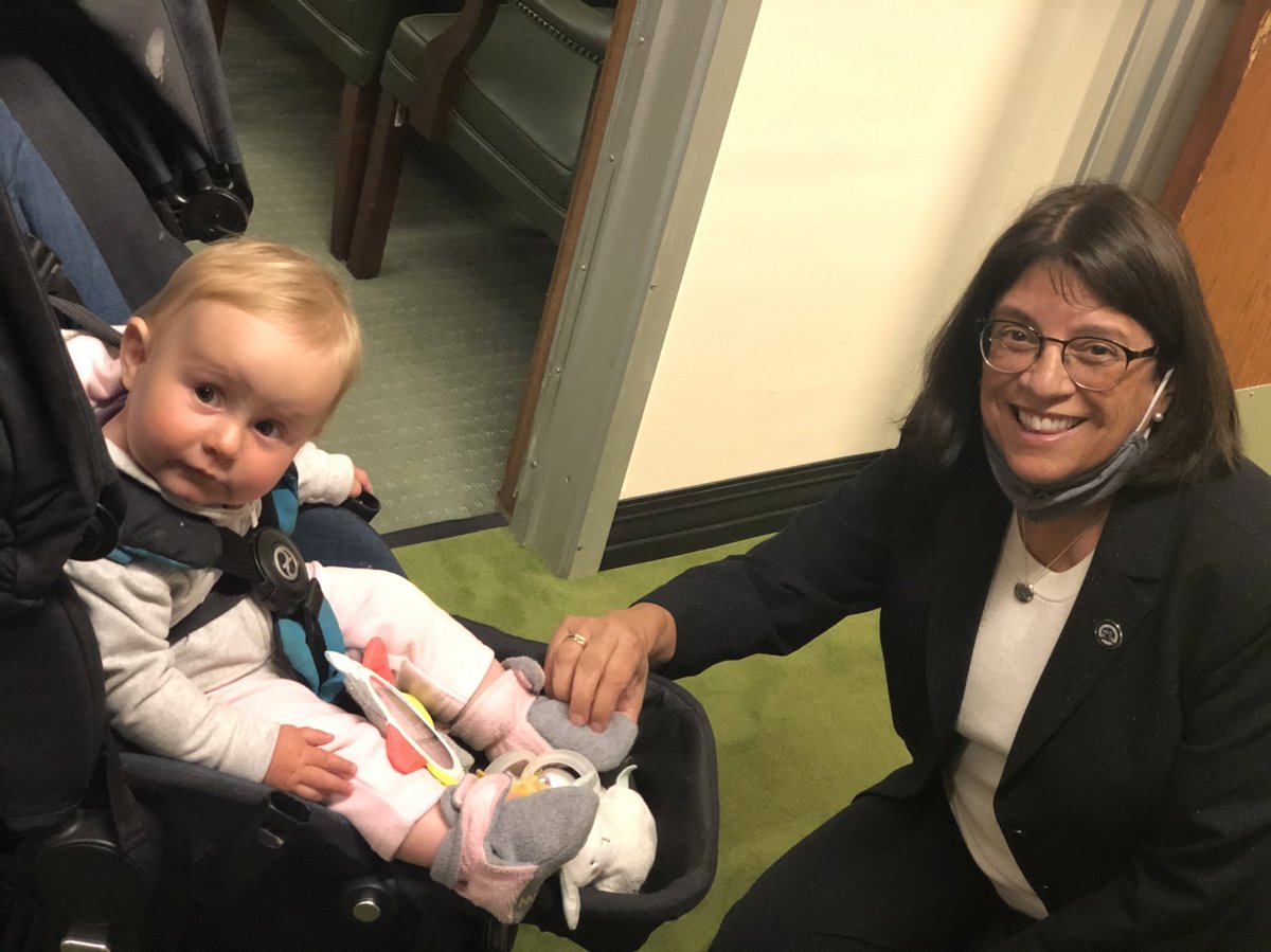 “After I got to ride in the elevator and spend some time playing in mommy’s office, we ran into my new friend  @AsmAguiarCurry!