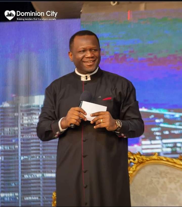 Happy birthday to the flag bearer of Dominion city worldwide, thank you for your teachings, thank you for showing us the right path.

God bless you sir... Happy birthday Mpam! #RevDavidOgbueli