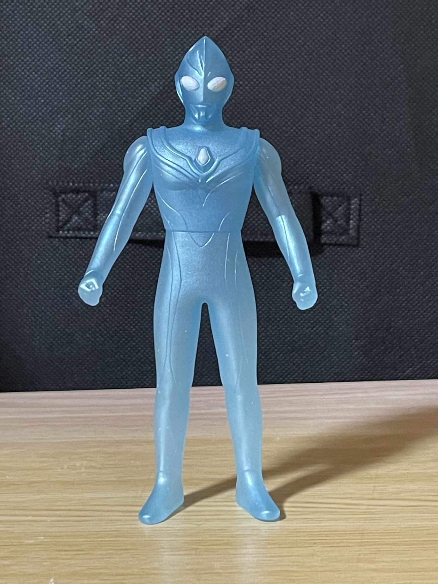 蛮鬼 ウルトラヒーローシリーズ ウルトラマンダイナ フラッシュタイプ 変身時発光ver ダイナ初期の変身シーンにおける全身水色の状態を再現したソフビ この変身シーンは序盤のみの使用だったので非常にマニアックすぎる 水色クリアで再現度は高いです