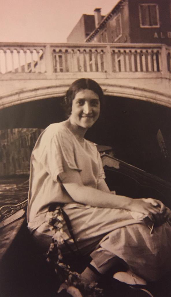 andregrupo's tweet photo. #UnDiaComoHoy #SabiasQue el 28 de abril de 1900 nació Antonieta Valeria Rivas Mercado Castellanos, Fue hija del arquitecto Antonio Rivas Mercado (consentido del régimen porfirista) y de Matilde Castellanos. @RoyCampos https://t.co/BEc6n5sQQU