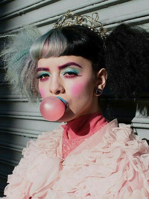  HAPPY BIRTHDAY MELANIE MARTÍNEZ 