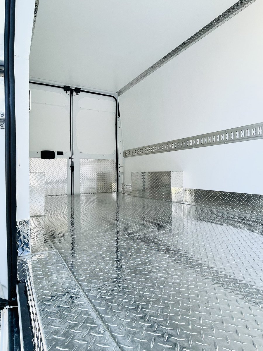 MobileColdSol's tweet image. RAM Promaster upfit with Mobile Cold Solutions composite insulation package and a @ThermoKingCorp V320-20Max refrigeration unit. Safety partition, aluminum tread plate floor, e-track.