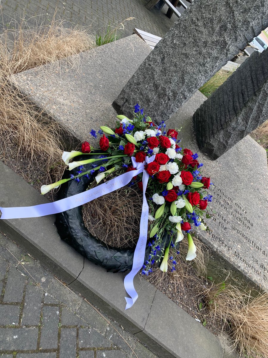 BoekToon's tweet photo. Vandaag namens Stichting Arbeidsongevallen toespraak gehouden bij de jaarlijkse kranslegging bij @FNV #WorkersMemorialDay https://t.co/6MJGN48utF
