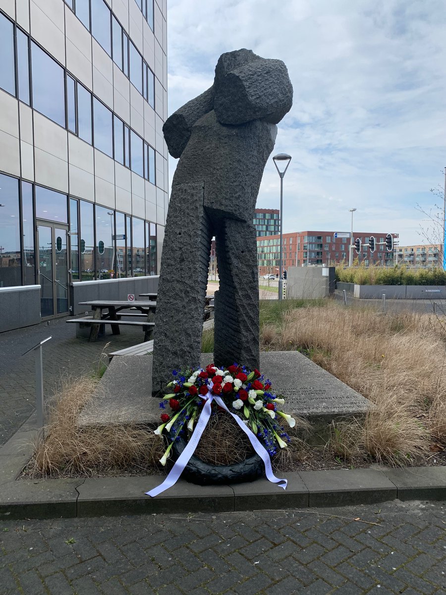 BoekToon's tweet photo. Vandaag namens Stichting Arbeidsongevallen toespraak gehouden bij de jaarlijkse kranslegging bij @FNV #WorkersMemorialDay https://t.co/6MJGN48utF