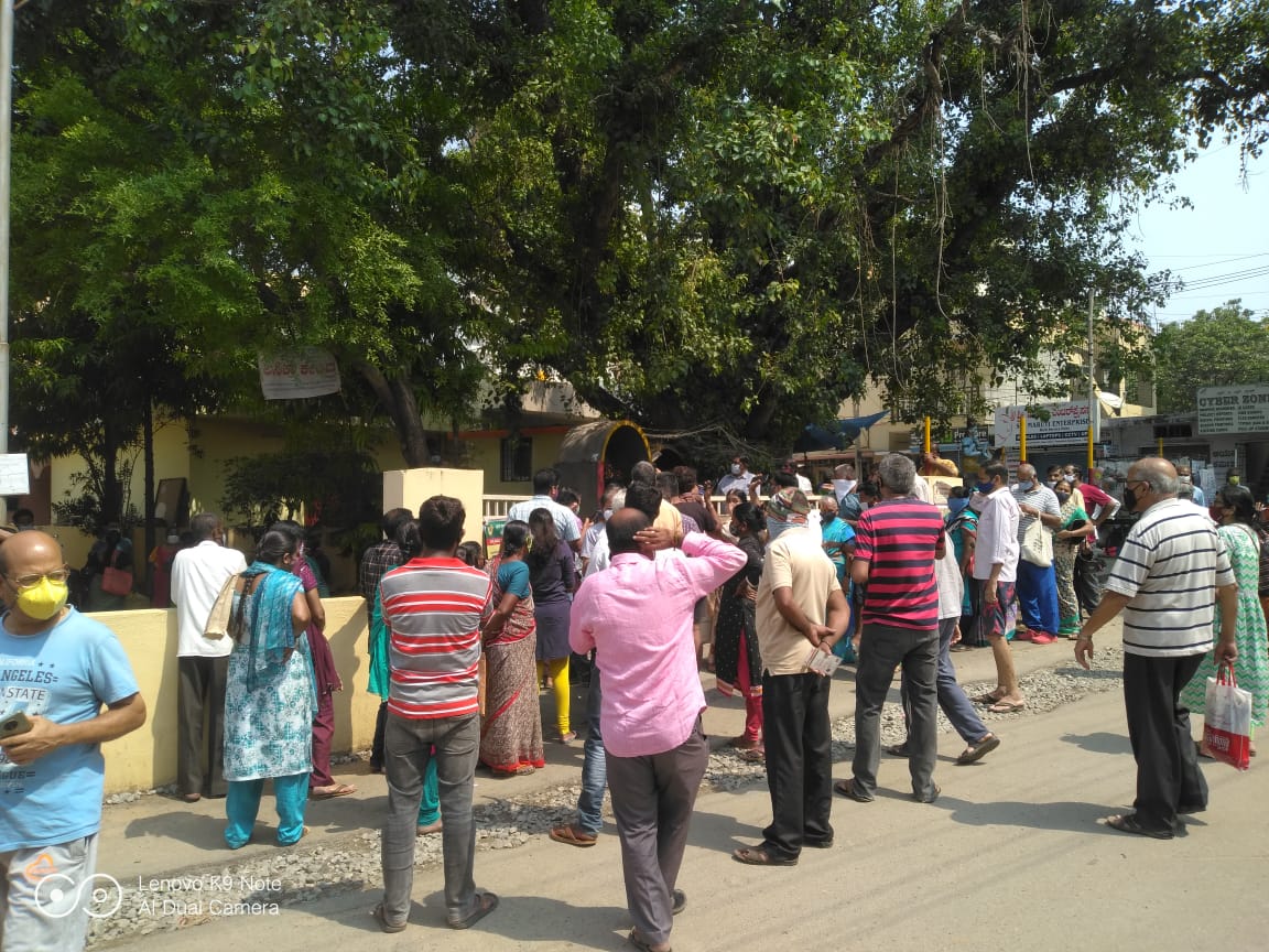 I had booked the 9AM - 11 AM slot for my mother's second dose of vaccination on COWIN. She is 82. We reached the PHC in Amruthahalli, Bangalore at 8:30 AM. There was already a crowd standing. Some had registered online at COWIN while some had walked in.