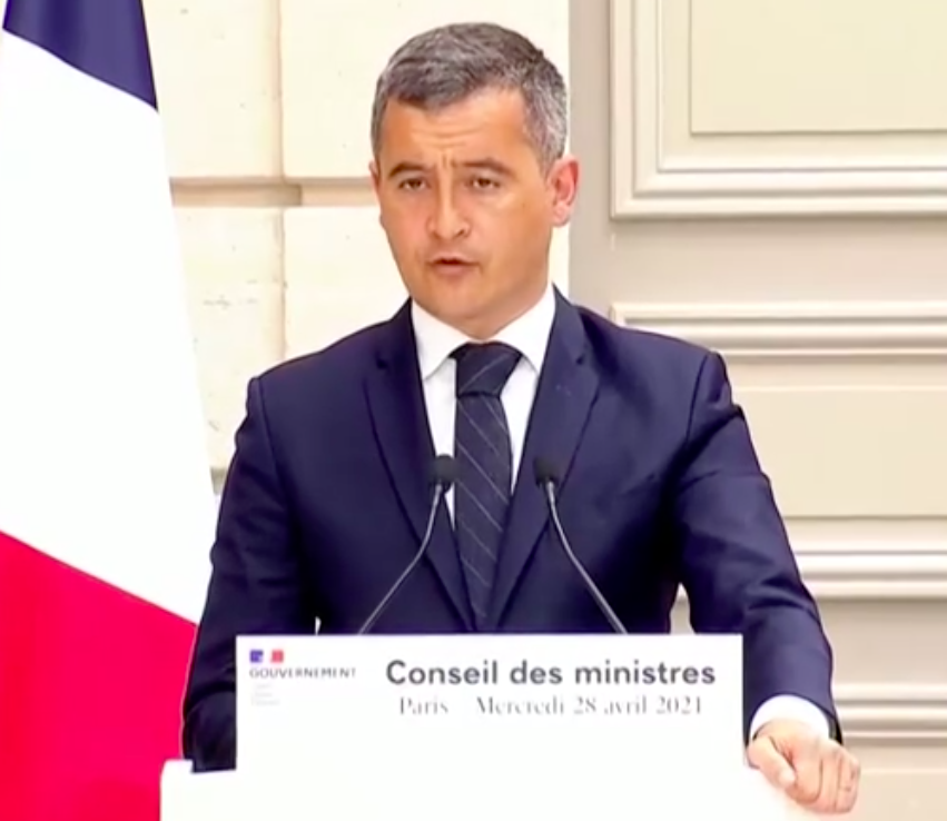CordierCaroline's tweet photo. Projet loi terrorisme: "Nous avons une mesure extrêmement importante pour le suivi des personnes suivies en #psychiatrie, notamment avec l'amélioration du logiciel #Hopsyweb" (pour suivi des hospitalisations par les préfets), annonce Gérald Darmanin (1/2) https://t.co/kNxBGwHRnz https://t.co/dnbAi1oExS