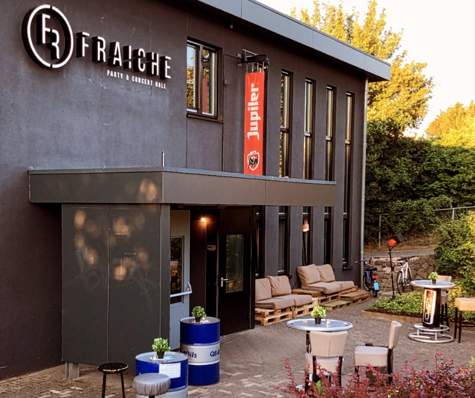 Onze vrijwilligers staan te springen om jullie weer te verwelkomen op ons terras. Vandaar dat wij vanaf Vrijdag ons terras al open gooien. 

Zeker zijn van een plekje? Stuur ons dan even een berichtje via Facebook Messenger! Jouw plekje wordt dan gereserveerd en vrij gehouden.🍻