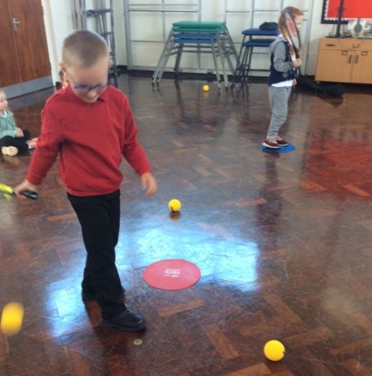 On Friday 23.04.21 Reception and Year 1 children enjoyed a taster session from Boston Tennis Club with Andrew and Emma. They engaged in ball skills, throwing, catching and bouncing. They also had a go at hitting a ball with a racquet over a net.