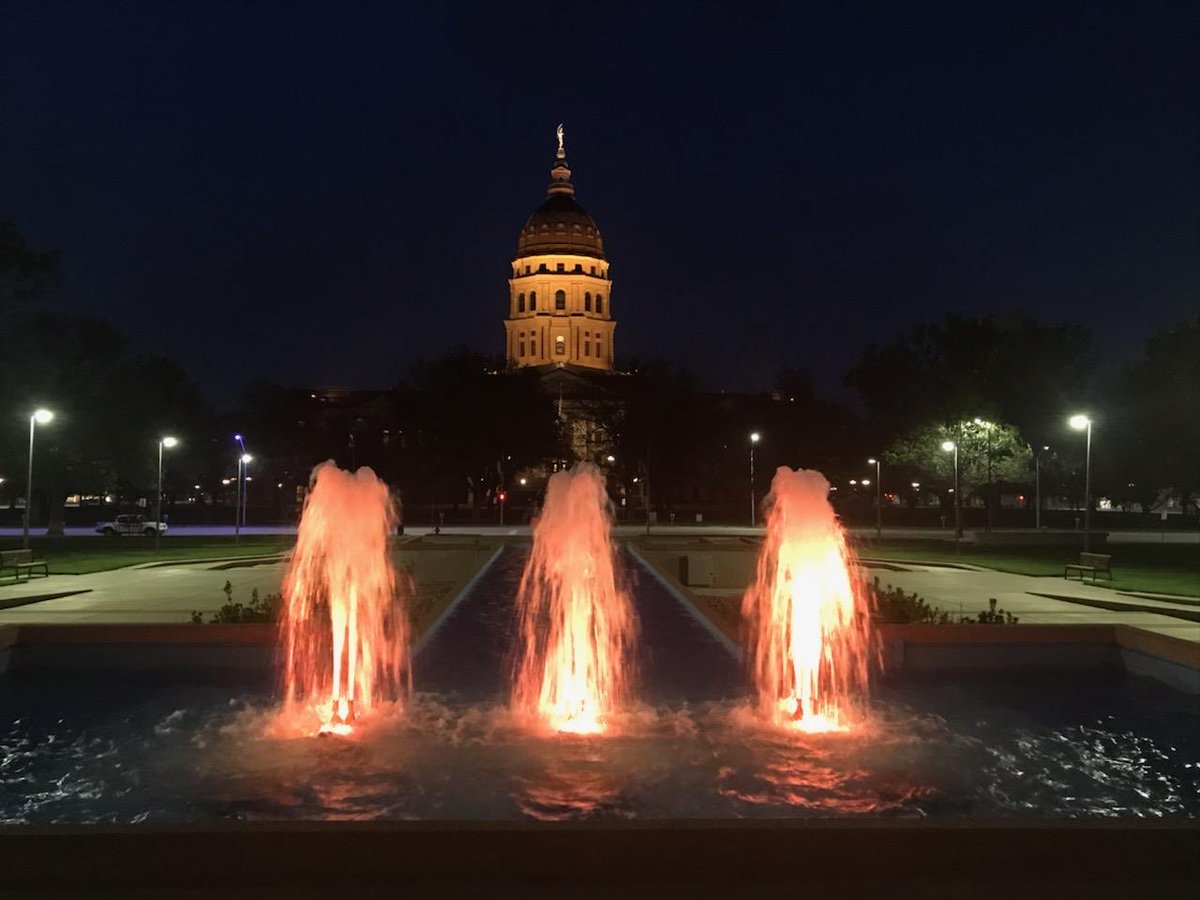 Thx to IKE, we have many more work zones on KS hwys &amp; roads - slow down, eyes up, phones down - we owe people a safe place to work. #NWZAW #nationalGoOrangeDay ⁦<a href="/KDOTHQ/">Kansas Department of Transportation</a>⁩ ⁦<a href="/KCHeavies/">The Heavies</a>⁩ ⁦<a href="/KansasRoads/">Kansas Contractors</a>⁩ ⁦<a href="/USDOT/">U.S. Department of Transportation</a>⁩ @FHWA thx ⁦@KSDofA⁩ for lighting fountains