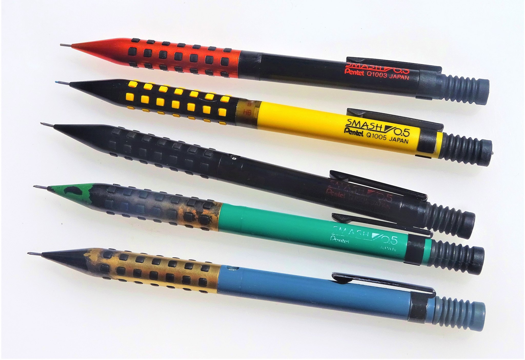 توییتر 吉本浩二 こづかい万歳4巻発売中 در توییتر 好きなもの 漫画の作画のシャーペン は 長年 ぺんてるのスマッシュ を使っています とにかく軽く手に馴染むので大変描きやすいです 塗装が剥げやすいのがネックのようですが さらに使い込むと 真鍮の توییتر 吉本浩二 こづかい万歳4巻発売中 در توییتر 好きなもの 漫画の作画のシャーペン は 長年 ぺんてるのスマッシュ を使っています とにかく軽く手に馴染むので大変描きやすいです 塗装が剥げやすいのがネックのようですが さらに使い込むと 真鍮の