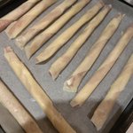 やめた方がいい。止まらなくなるから。バター塗った春巻きの皮で あんこを巻いて、200℃のオーブンで10分焼くの。