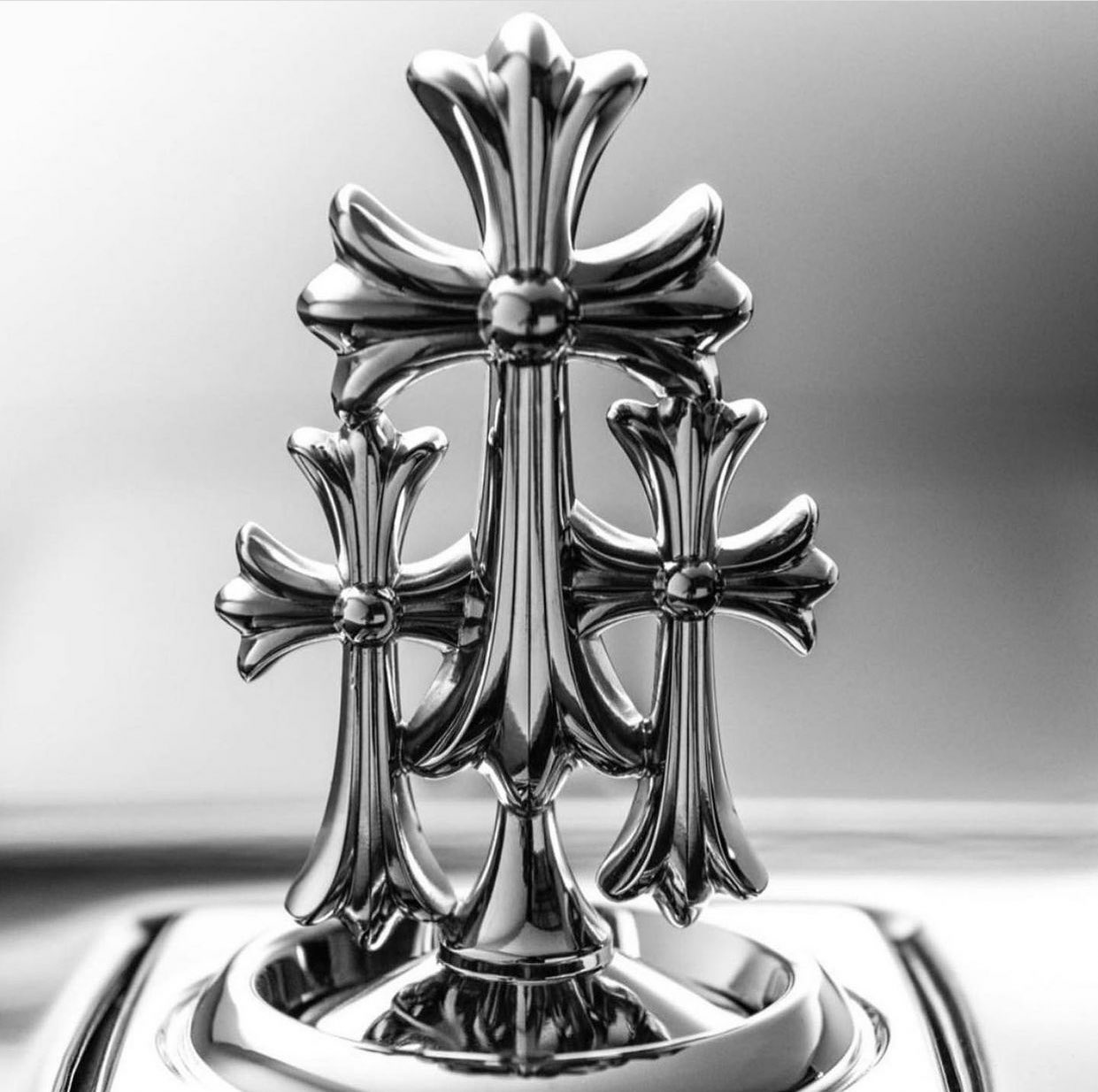 Outlander Magazine Drake Even Has A Chrome Hearts Detailed Rolls Royce Cullinan T Co Eff0vp32xf Twitter