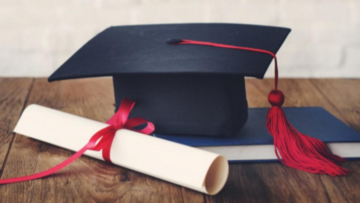 chegiornoRadio1's tweet image. #Laureaabilitante per esercizio delle professioni

Alle 11.05 @Radio1Rai #Chegiornoè Francesca Romana Ceci e Massimo Giraldi con @anell_f  @FNOMCeO, @manfredi_min, @antoniocaterino
📩 3356992949
📻bit.ly/Radio1RaiTw