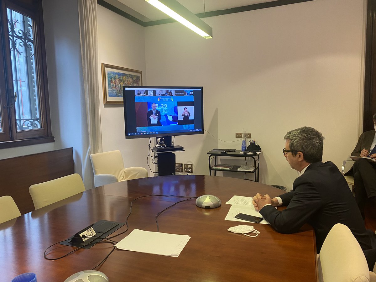 Adesso in diretta al #FestivaldelLavoro👉 festivaldellavoro.it