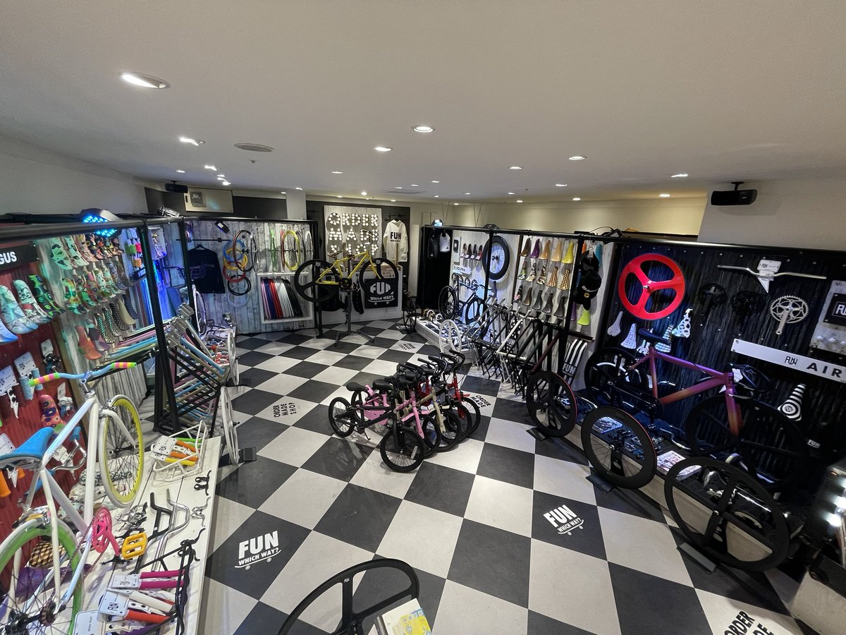 mori2335879's tweet photo. ライダーズカフェ横浜ビブレ🚴‍♂️

【宇宙に一台 究極のオーダーメイド自転車】

横浜駅から徒歩5分横浜

ビブレ3階！！

自らが全てのパーツを選び、自転車を作っていくオーダーメイド自転車

あなたにしか作れない一台を体感してみて下さい😊😊

インスタグラム
https://t.co/kPtAR4BV4G https://t.co/2gusvdWLWE