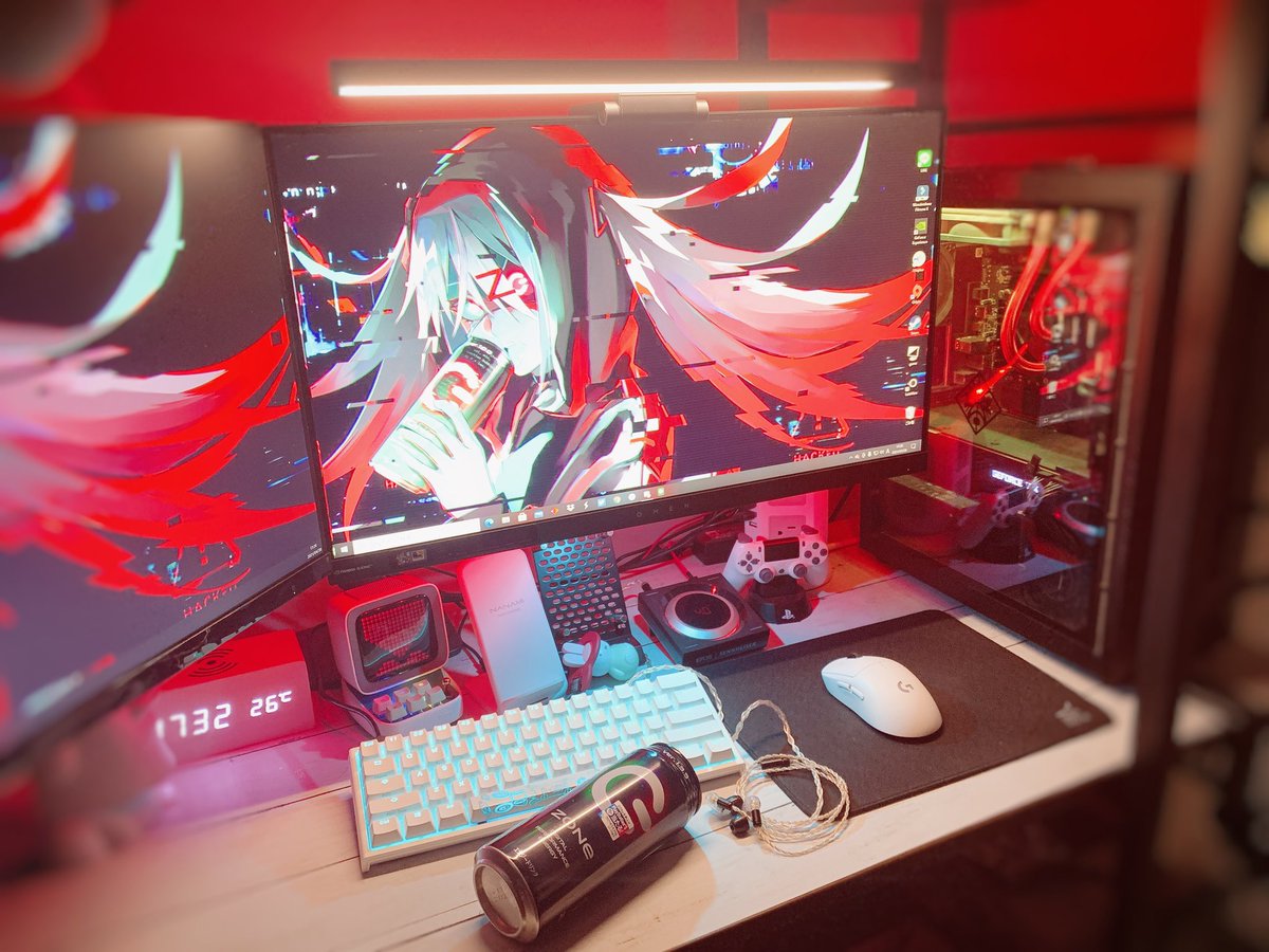 Nakagaw44444's tweet image. 新しいぞん子のデザインめっちゃ好き！
部屋の雰囲気ガラッと変わるなぁ...
#ZONeエナジー 
#madhacker 
#お前らのpcデスク周り晒していけ