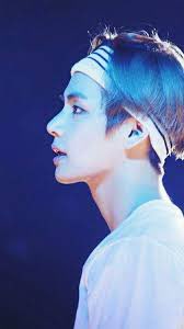 Kim Taehyungs side profile: that’s it.