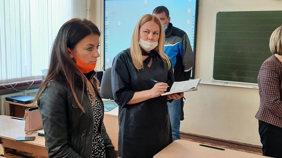 dvorcova_og's tweet photo. На также собрании обсудили с жителями накопившиеся вопросы. В основном они касаются сферы ЖКХ, но и по традиции каждую весну жители подают заявки на завоз грунта во двор, обеспечения саженцами деревьев и рассадой. В завершении встречи активных жителей отметили благ.письмами. https://t.co/nS7HC3Ernp