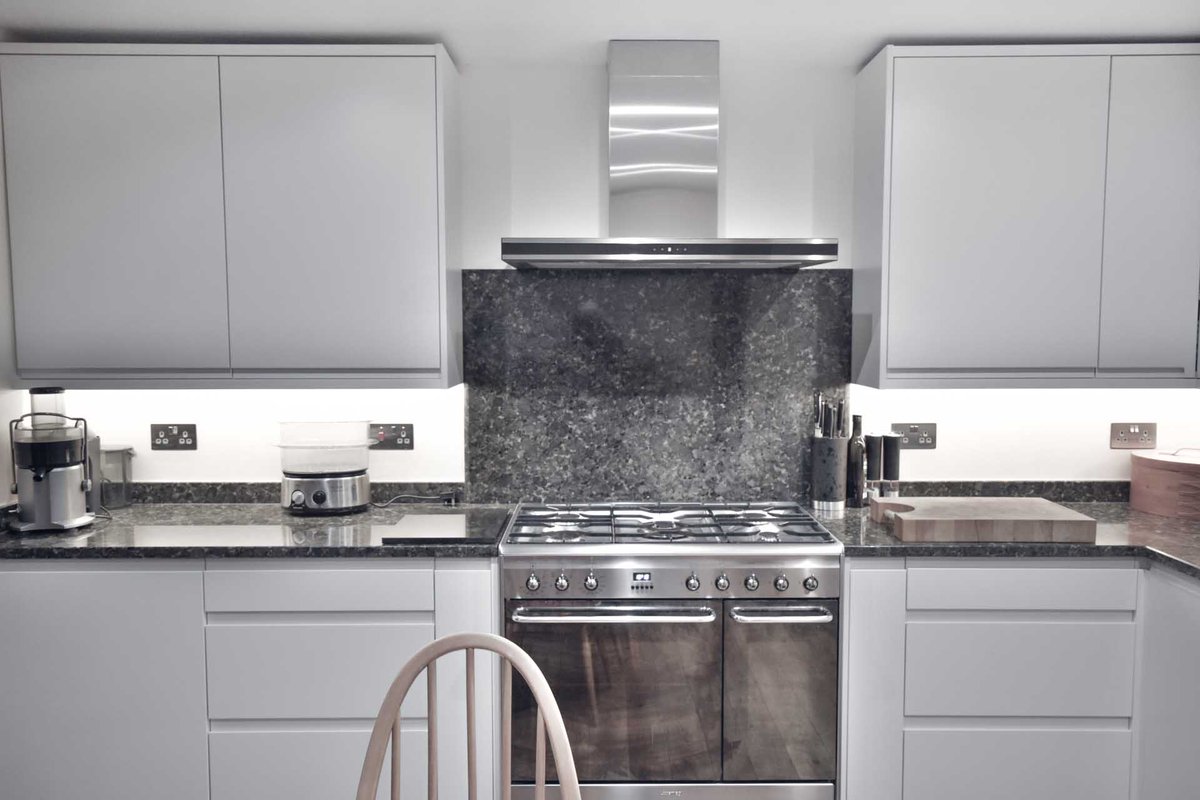 IBD_Design's tweet photo. A gorgeous 22mm handleless Remo Matt porcelain painted kitchen in a beautiful part of Leicester. 

This particular customer wanted maximum storage space so we incorporated a Le Mans corner solution.

Find out more: https://t.co/k5aDYZT0p4

#InteriorsByDesign #kitchens #style https://t.co/pq36qMDxNP