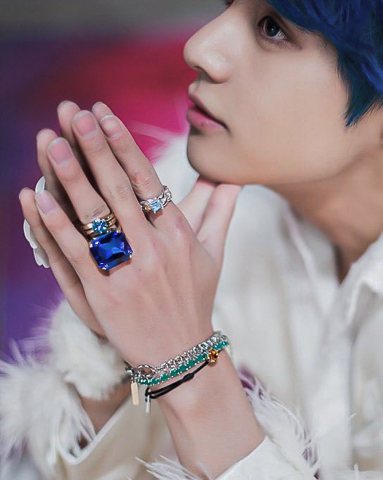 Taehyung Pretty Hands S Tweet Appreciation Post For Taehyung S Side Profile Too Trendsmap