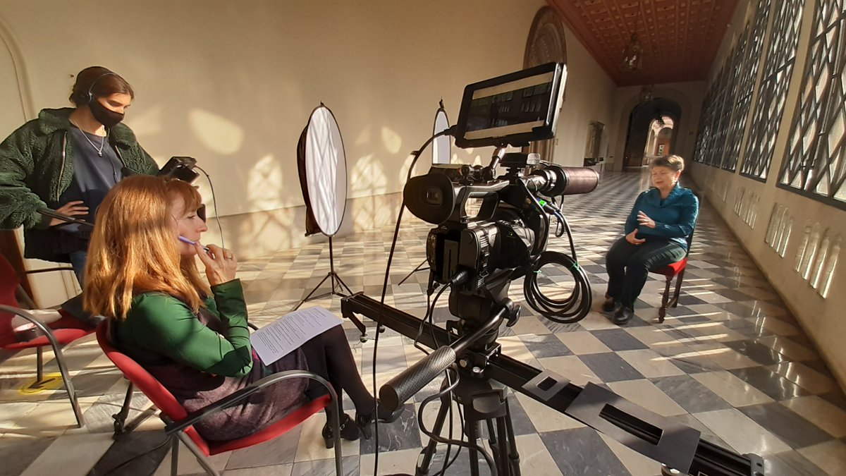 PatriarcadoDocu's tweet photo. Un placer compartir experiencias con @marina68marina  en el maravilloso marco de la @UniBarcelona . Un nuevo rodaje de @PatriarcadoDocu seguimos...  #ViolenciaMachista #Igualdad https://t.co/g9HLzWISWa