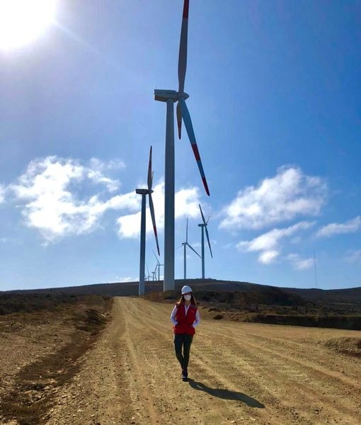 Pura energía limpia nacida del viento chileno. Alexandra Ojeda, ingeniera del departamento de QSE de Acciona.Chile, nos envía esta fantástica fotografía desde el parque eólico Punta Palmeras, en la región de Coquimbo. ¡Muchas gracias por la imagen, Alexandra! #ClimateGramers