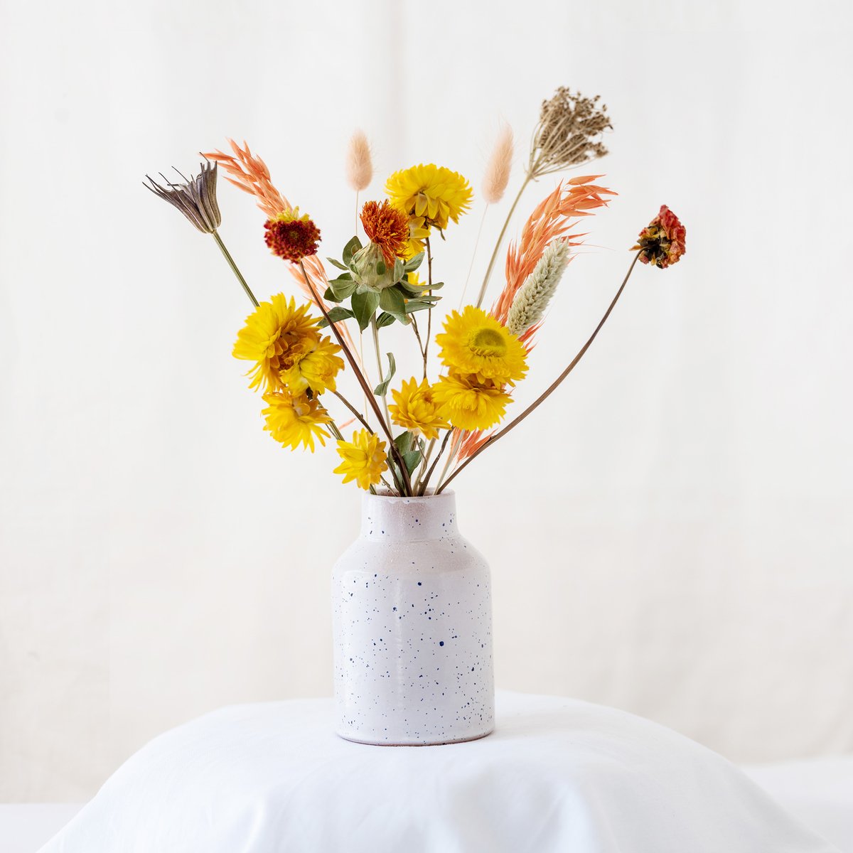 Fancy your hand at flower arranging? Try our brand new range of Dried Flower Stem Boxes and create beautiful floral displays at home. #driedflowers 
bookblock.com/product/sedona…