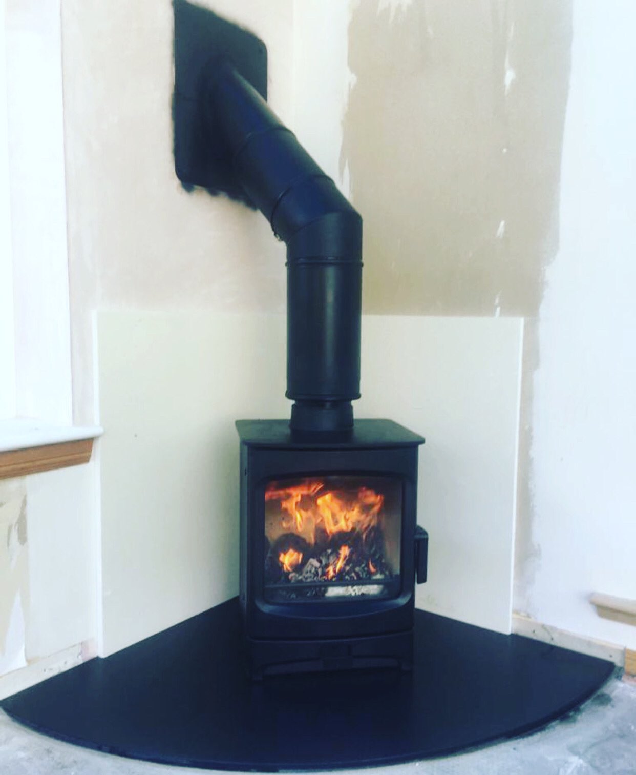 The Stove Centre on X: Our recent installation of the Charnwood Stoves  Aire 5 Woodburning stove installed onto a new Italian slate hearth with  fire panels to sides A beautiful corner feature