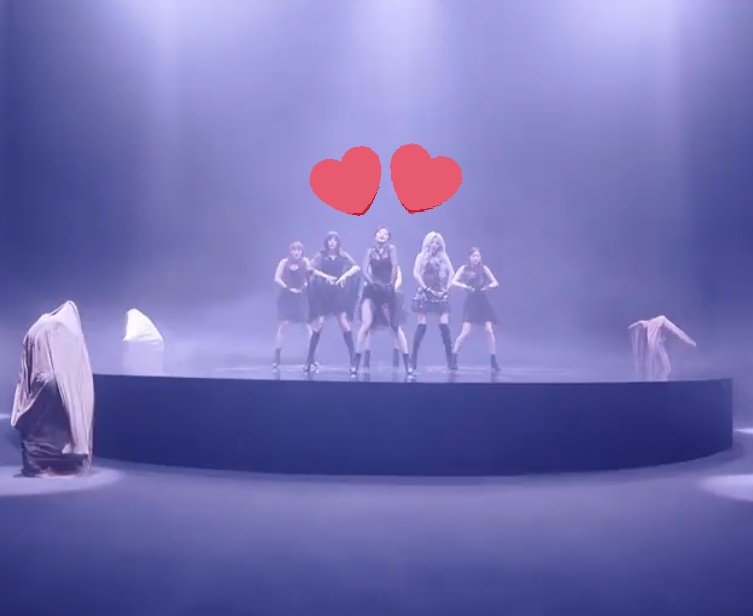 woogieffes's tweet photo. I KNOW THAT'S SOOJIN ON THE CENTER. IT'S HER. WE SEE YOU BABE 😭😭

#GIDLE #LASTDANCEisCOMING #여자아이들 https://t.co/Mr7SfDrlhr