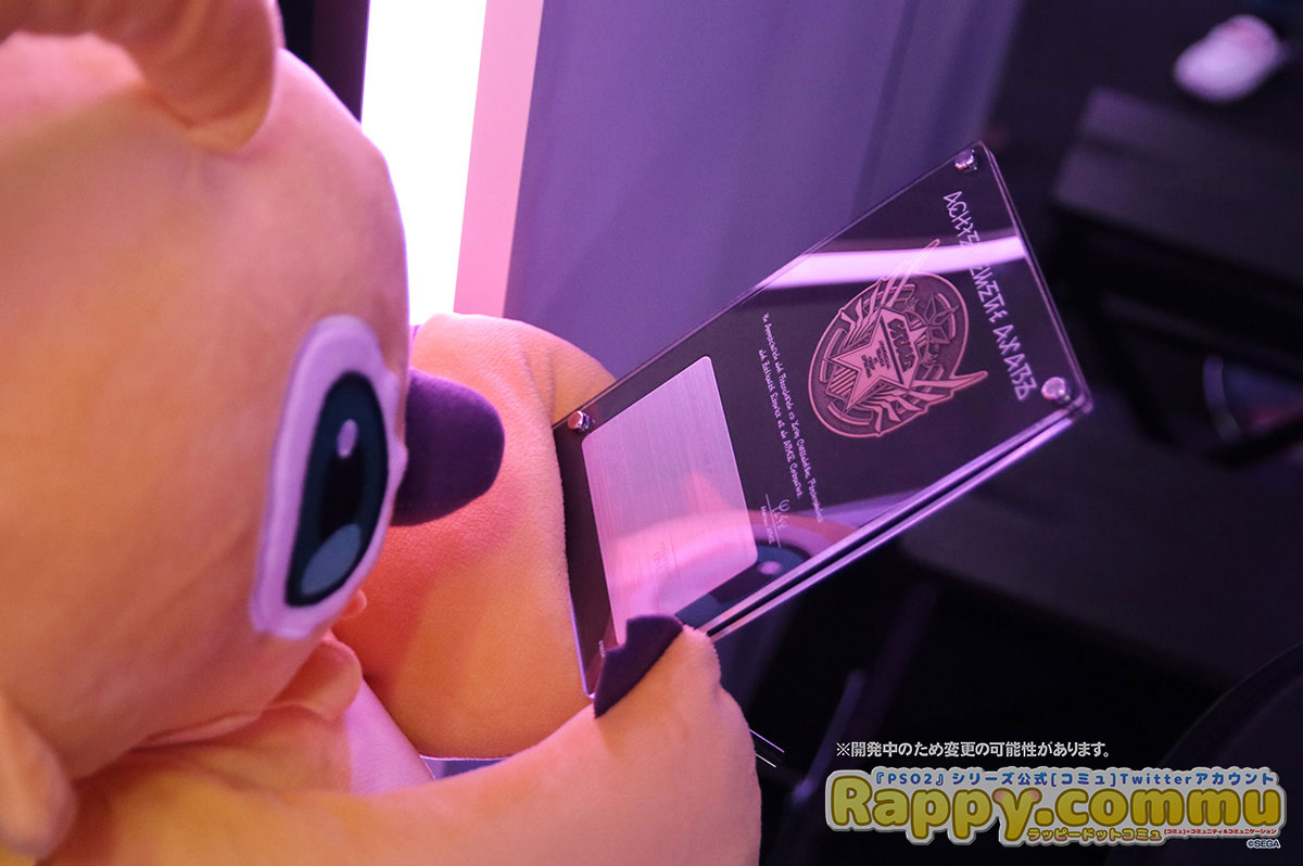 Rappy Commu ラッピードットコミュ 盾にはアークス総司令ウルクからのメッセージとサインが そしてこれがアークスカード ヘアライン仕上げのステンレスに 職人さんがキャラクター情報を1枚1枚刻印しているんだって Pso2 をプレイした記録がギュっと Rappy Commu ラッピードットコミュ 盾にはアークス総司令ウルクからのメッセージとサインが そしてこれがアークスカード ヘアライン仕上げのステンレスに 職人さんがキャラクター情報を1枚1枚刻印しているんだって Pso2 をプレイした記録がギュっと