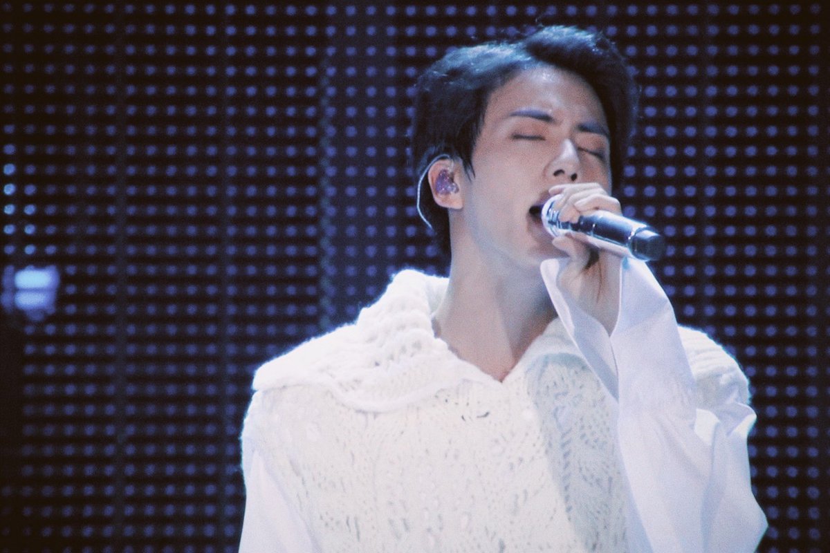 Let's talk about the times when Kim Seokjin hitting those high notes: a goosebumps inducing thread #방탄소년단진  #BTSJIN  #김석진  #JIN  @BTS_twt