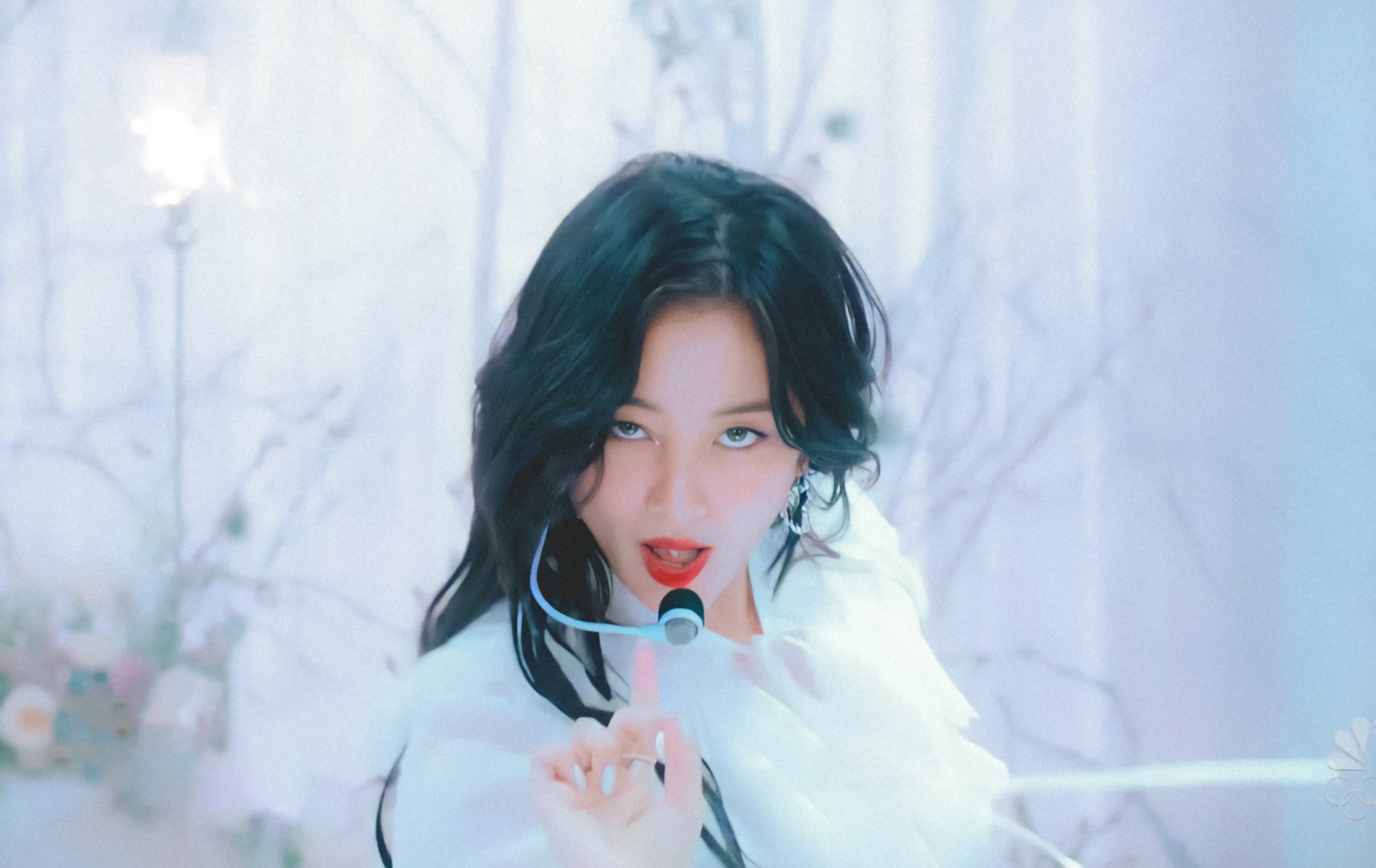 E0DOL9SUUAQdEXz?format=jpg&name=large