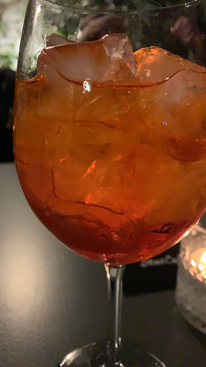 La magnifica sensazione di andare a bere un aperitivo dopo le 18.00 #feels #Buongiorno #spritz #happy