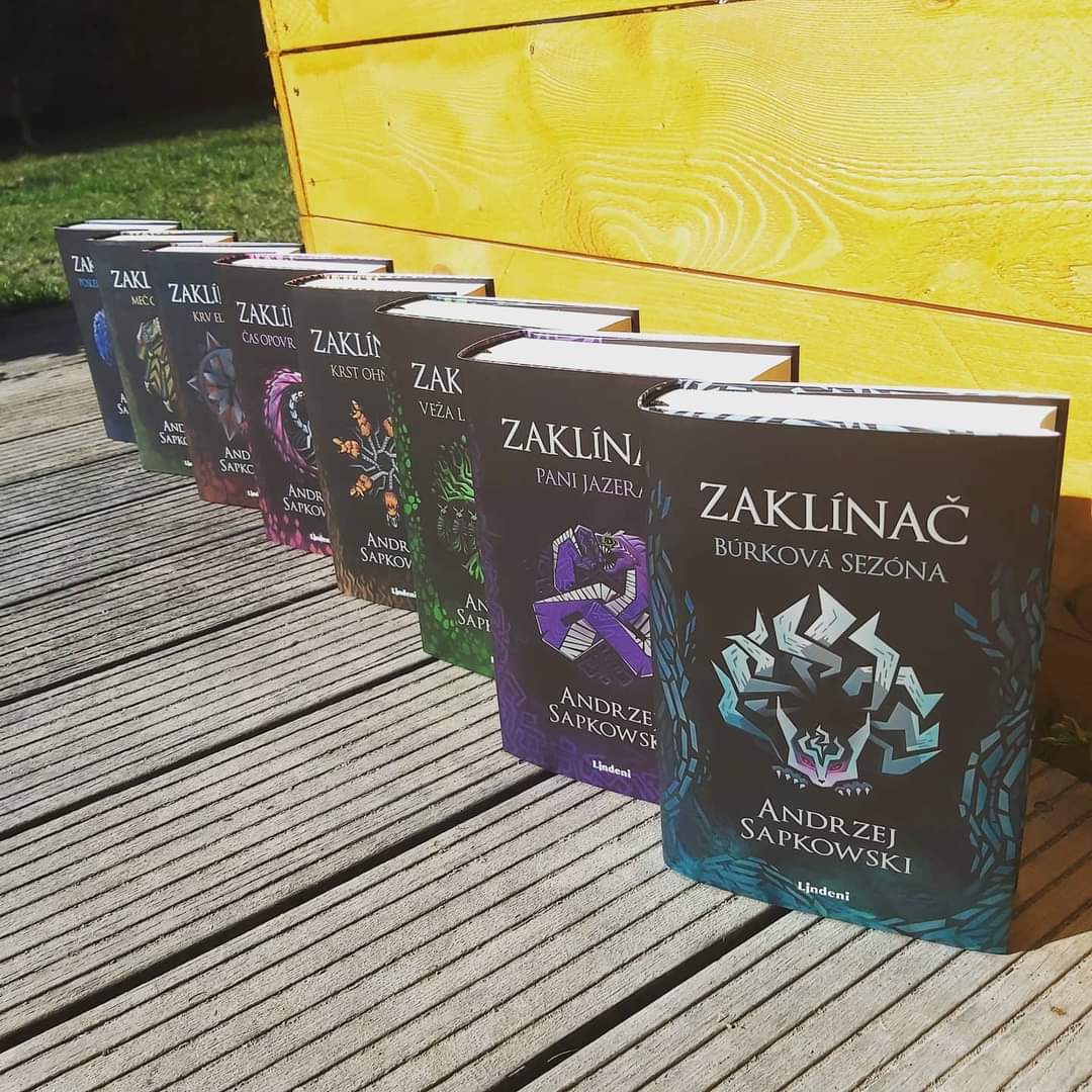 EvaPiarova's tweet photo. So this is how our new #slovak edition of #witcher books looks like. And I'm really proud of ourselves. :) 

Editor @erik_fazekas, covers Jakub Simjak, map @BTSensej #andrzejsapkowski #albatrosmedia https://t.co/FX7XHuRVHG