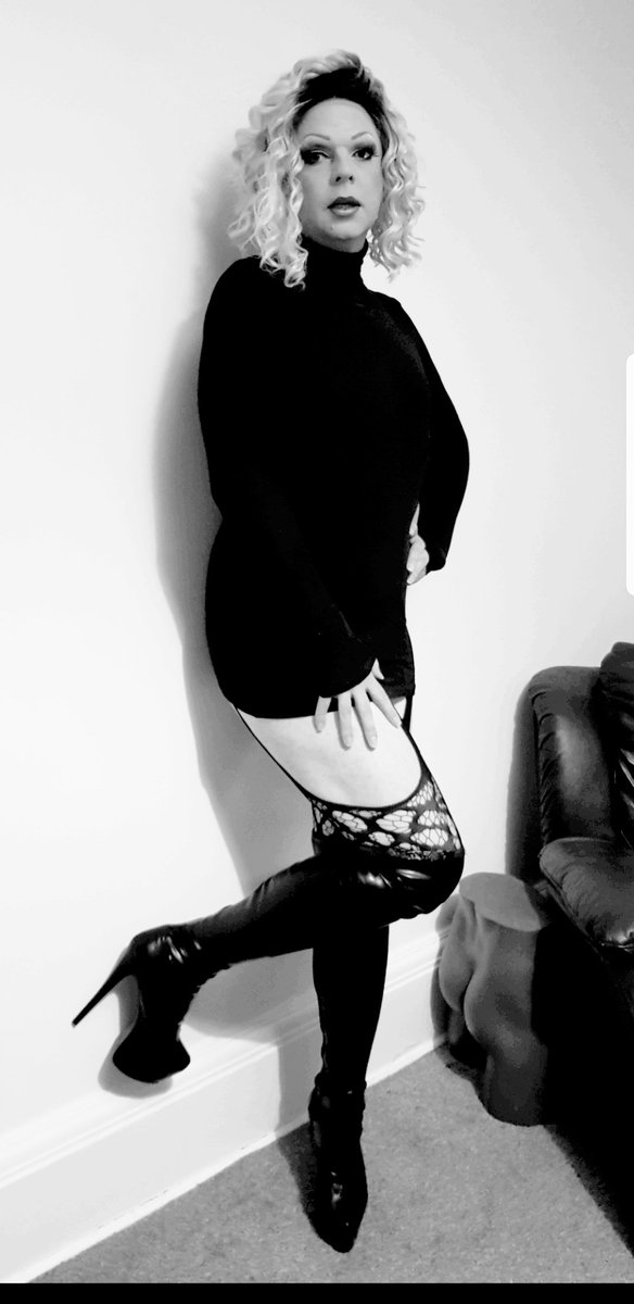 MoMystery2's tweet photo. Hey gorgeous peeps ... and good morning!! HAPPY HUMP DAY! Some moody black and white shots for you guys today ❤🖤❤ hope everyone is well 💋💋xx https://t.co/WOvQTXEl2v