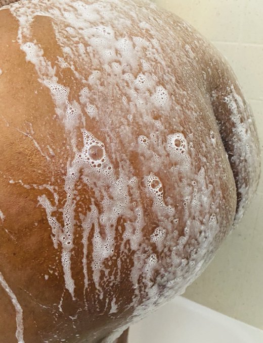 Hump Wednesday Join me Twerking in the Shower 3$ Onlyfans Sale!!!! Content creator Ebonydomme Goddess