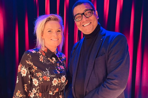 Op zaterdagavond 8 mei vanaf 19.00 uur zendt Amerpoort op YouTube de Voorjaarsshow uit! Jörgen Raymann en Priscilla Bitterling presenteren een gezellige show met theater, muziek en bijzondere gasten. 

Ook is er een prijsvraag aan verbonden.. Wie is het? 

youtube.com/watch?v=eSA7rm…