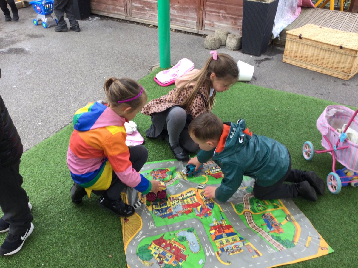 WMPrimaryF2's tweet image. Fun outdoors. #PlayingAndLearningTogether