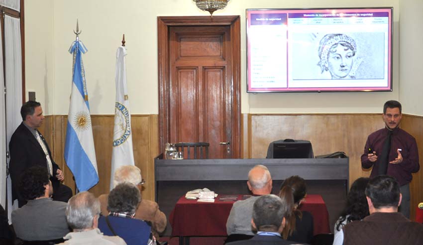 cenuba_numis's tweet photo. Invitamos al Seminario de Formación Numismática 2021, que comenzará el 13 de mayo. El mismo está abierto a todo público, de cualquier punto del mundo, ya que se llevará a cabo en la modalidad virtual, a través de la plataforma Zoom. Info e inscripción en: https://t.co/CWNZg18v2P. https://t.co/DpIBE7cuid