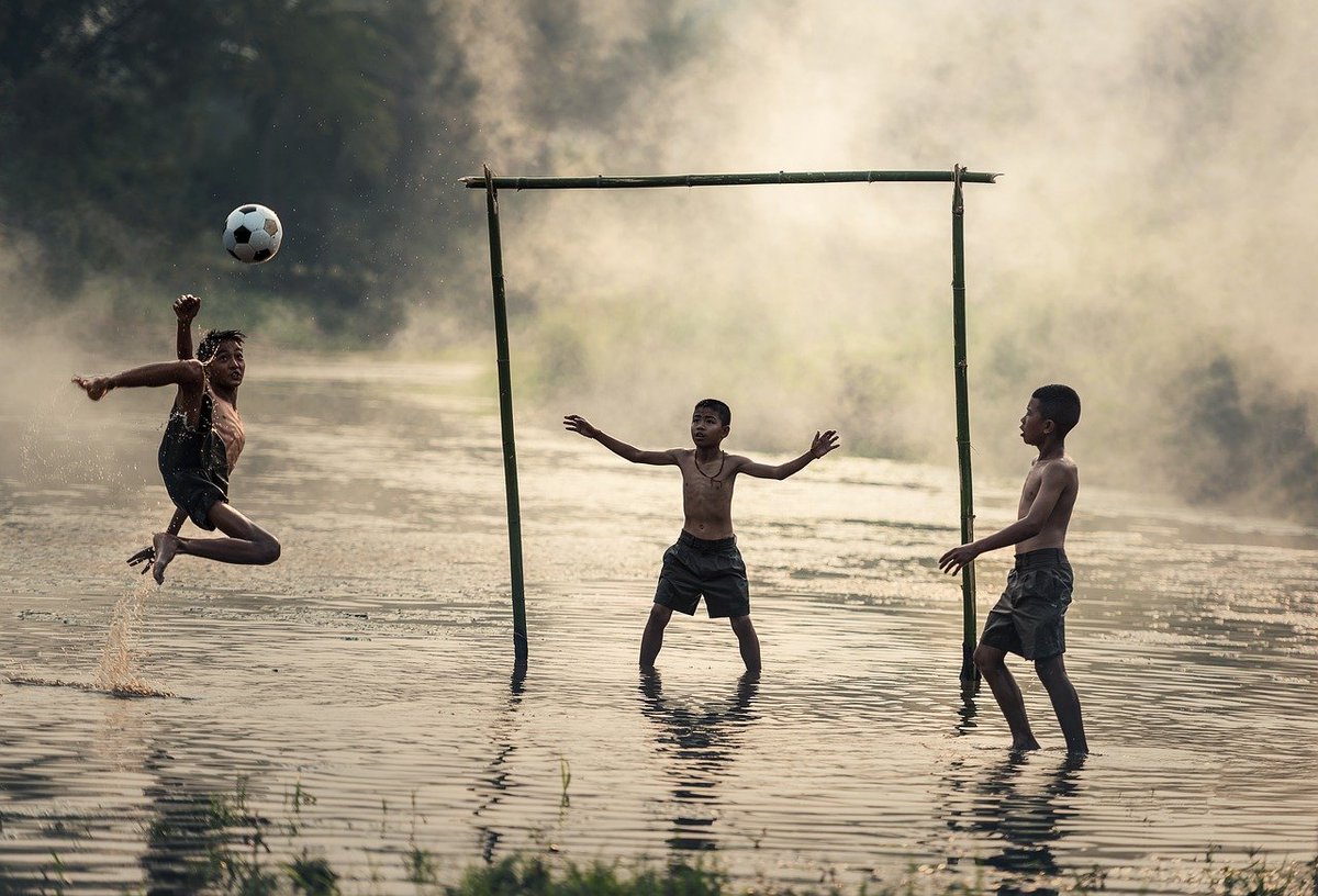 Ricchi e meno ricchi del calcio litigano e fan pace...ma il pallone è un'altra cosa. Da Haiti, una storia vera, di Luca Del Re.

#La7 #noalcalciomoderno #odoya #blogcontrappuntolibreriapellegrini #Superlega 

news.libreriapellegrini.it/da-haiti-alla-…