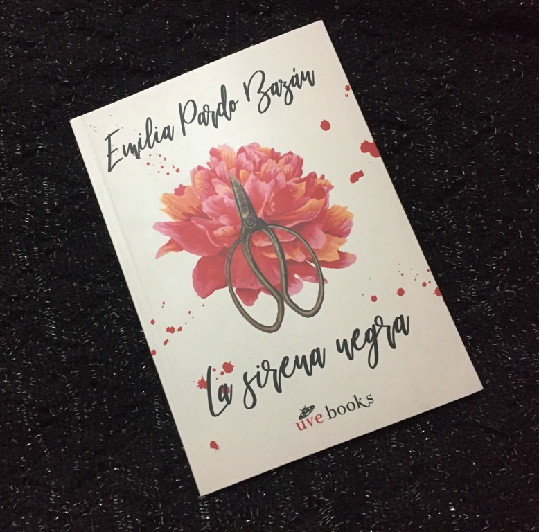 Hispana_roai's tweet image. &quot;Cuando le enderezamos, algo líquido, viscoso, resbaló por mi mano, que sacudí con repugnancia. Era sangre.&quot; Frase de la novela &quot;La Sirena Negra&quot; de E. Pardo Bazán. #centenariopardobazan con esta novela negra llena de matices y narrada con gran maestría. tinyurl.com/2u8a8vjp