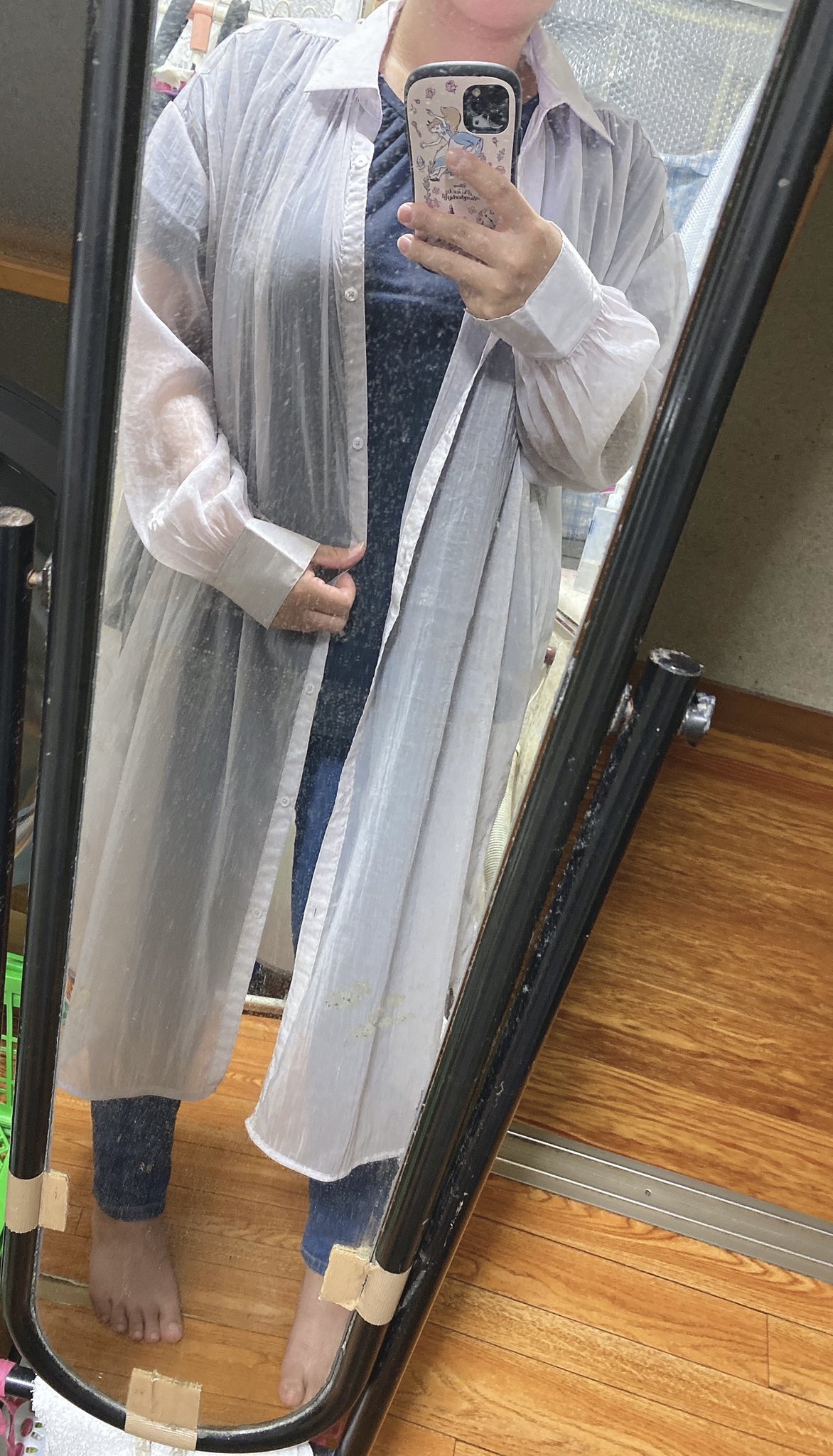 تويتر ほみ على تويتر Guいてきた ワンピースの袖が5分丈だった んで 長袖の羽織れるもの店員さんに訊いたらシアーシャツお勧めされてパンツスタイルにも合うからセットで買った お背中可愛い 鏡汚れ落ちなくて汚いのすまぬw お洋服 おしゃれ 春夏