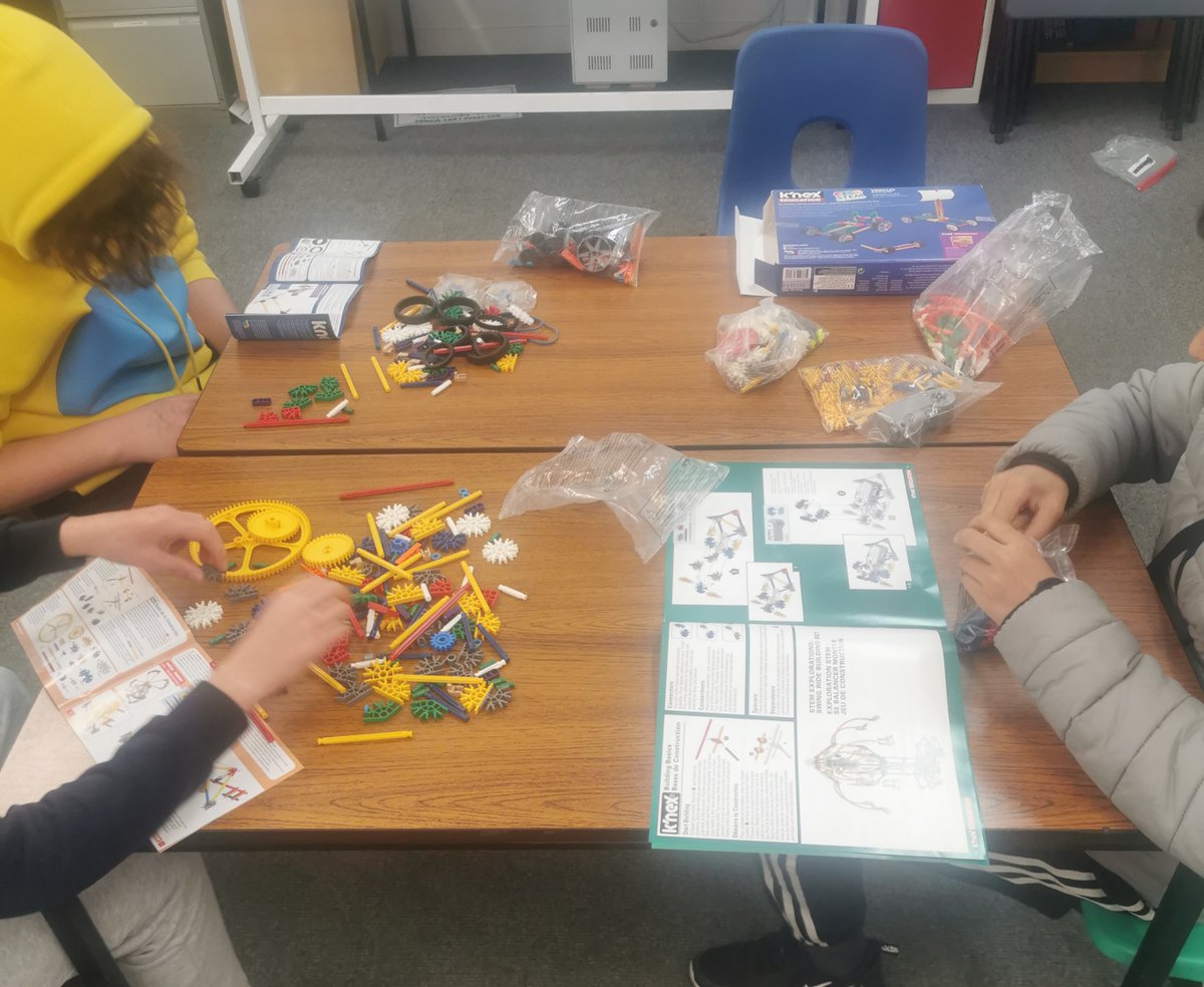 css_essex's tweet image. Year 8s following instructions to build different k&apos;nex models! 
#CSSLangdon #CSSMaths