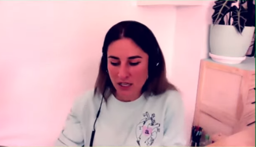 👩‍🎨<a href="/AlbaDeliz/">Alba Deliz</a>: "Tenemos que dar a conocer la vida rural porque es maravilloso poder cambiar los ritmos locos de trabajos impuestos por la sociedad"