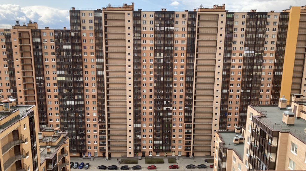 Человейник в кудрово 35 подъездов. Дом 35 подъездов. Кудрово санкт-петербург человейник. Кудрово самый большой человейник. Кудрово самый большой человейник.